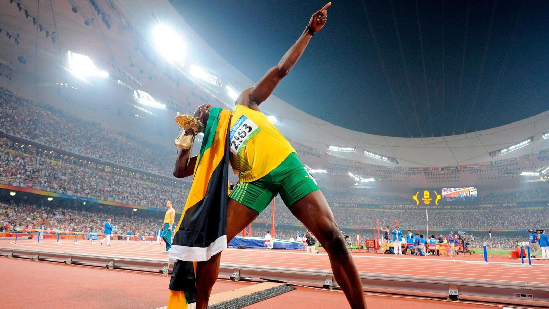 日本骑手中村翔在2024年世界马术运动会中与“烈火”马匹共同夺银，成绩斐然。